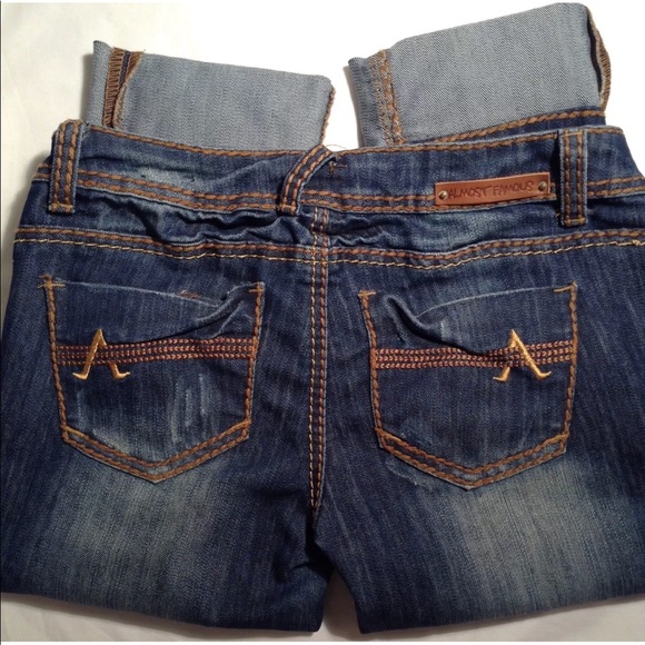 Almost Famous Jeans - Size 3 (26 X 18) - Capri - Picture 5 of 5
